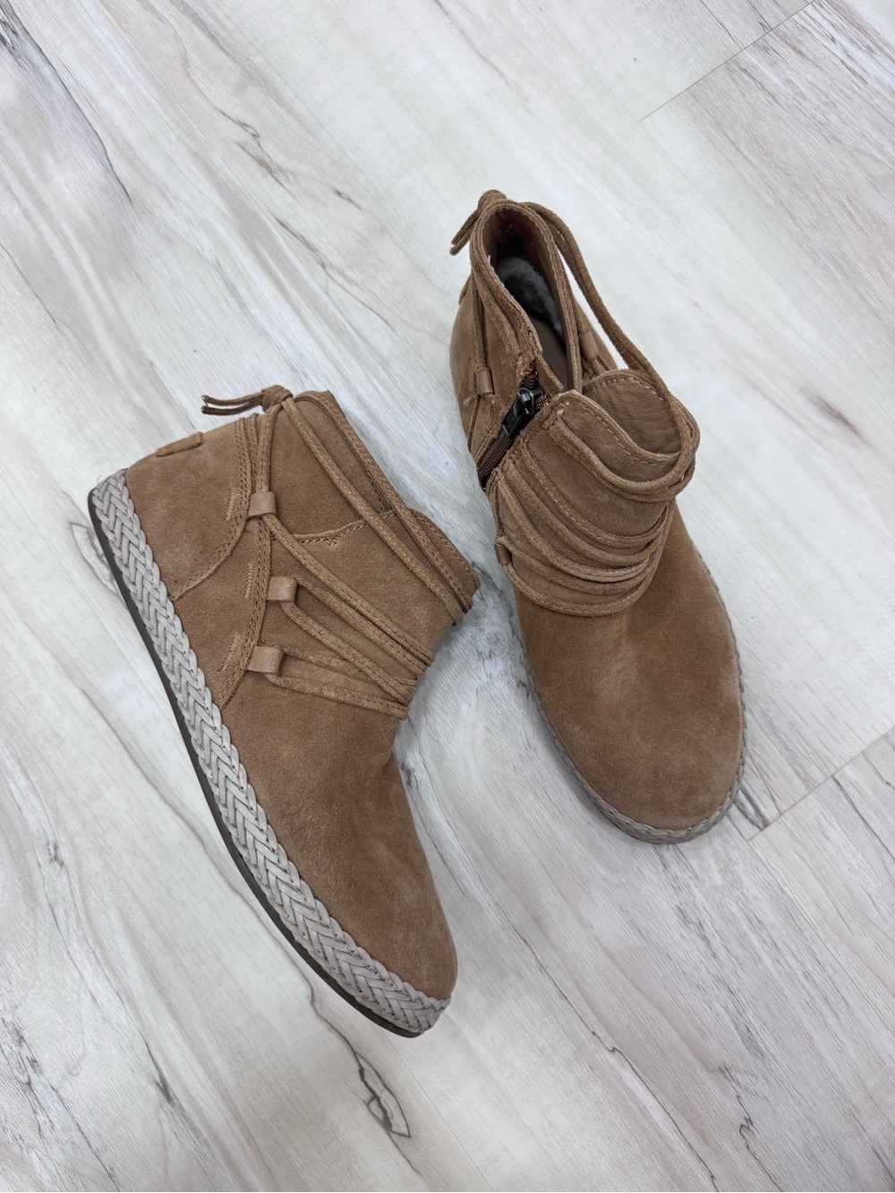 UGG Rianne Ultra Mini Boots Bootie side zipper Sz 7.5